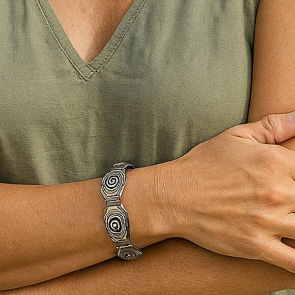 Vintage ROBERT LARIN Modernist Silver Bracelet PEWTER Spiral Panels Minimalist - Picture 13 of 13